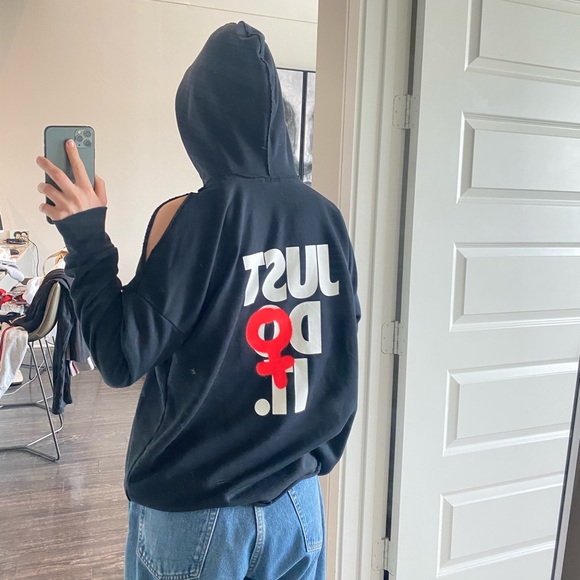 Nike sportswear hoodie - Picture 3 of 5